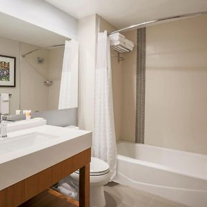 Upper Floors Queen Room