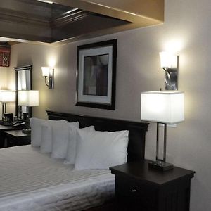 Queen Room Mobility accessible