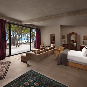 Master Beachfront King Suite