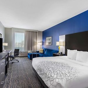 Deluxe  King Room Mobility or hearing accessible