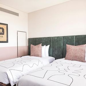 Cozy Twin Room