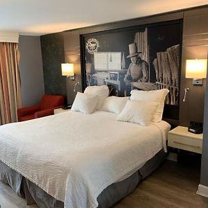 Pool King Room