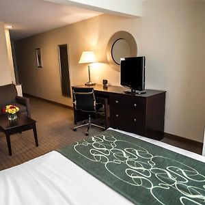 Queen Suite Mobility accessible
