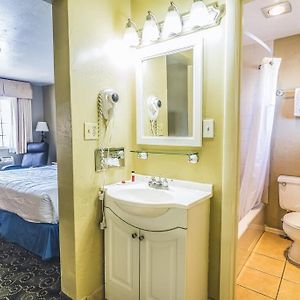 Queen Room Mobility accessible