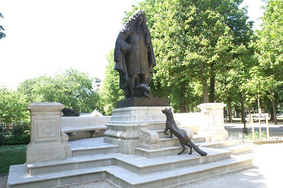 Monument à La Fontaine