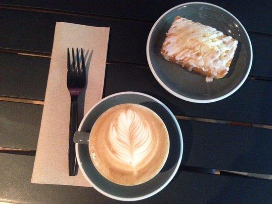 Magnolias Sous le Pont