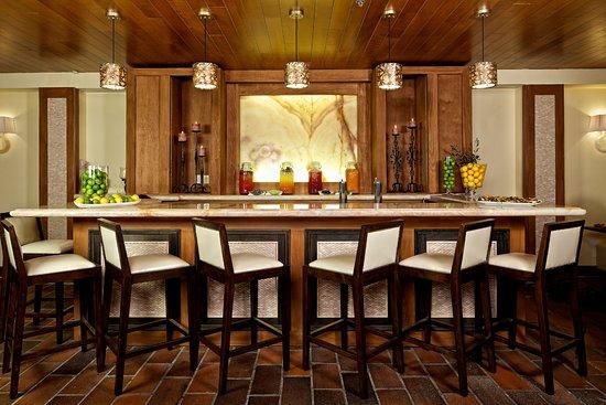 Veranda Fireside Lounge & Restaurant