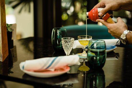 Overture Restaurant & Gallery Lounge