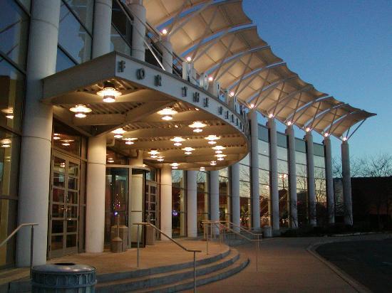 North Shore Center for the Performing Arts