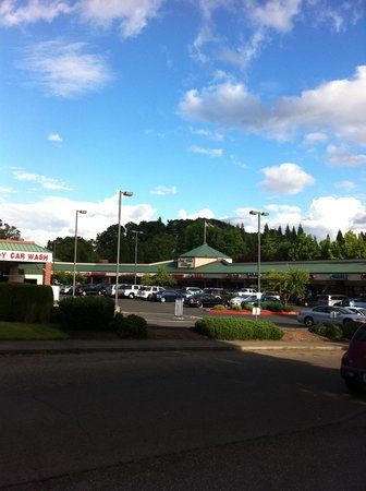 McMenamins Oak Hills Brewpub