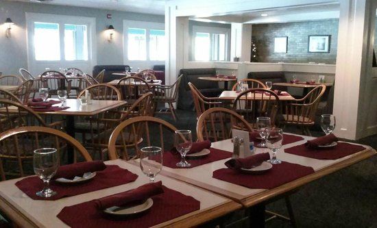 Zackery's Fireside Restaurant & Lounge