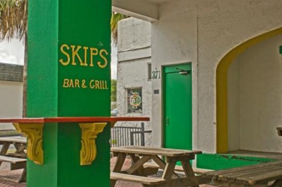Skip's Bar & Grill