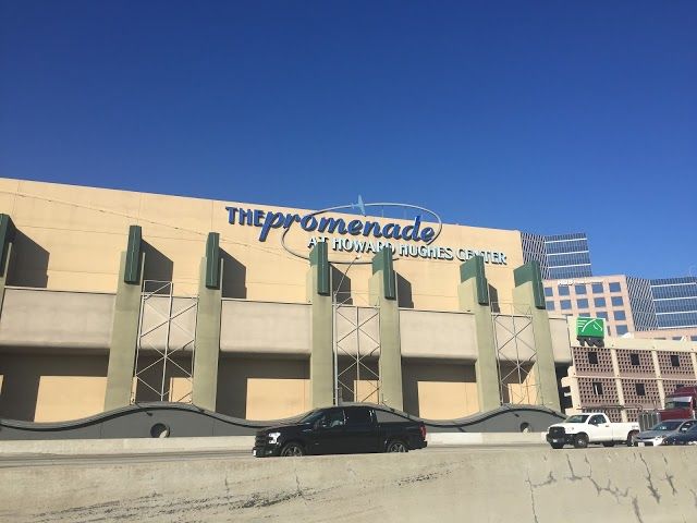 Promenade at Howard Hughes Parkway Center