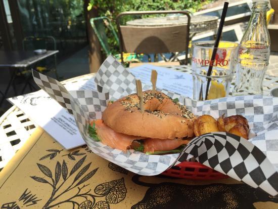 Haus Garten Bagel Bar