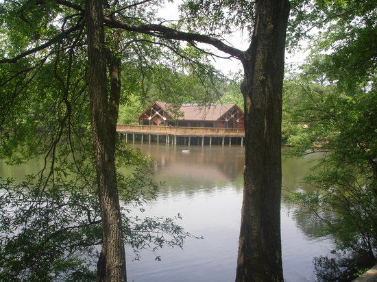 Three Lakes Nature Center and Aquarium