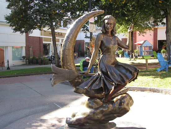 Bewitched Statue of Elizabeth Montgomery