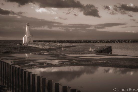 Cobourg East Pierhead Lighthouse
